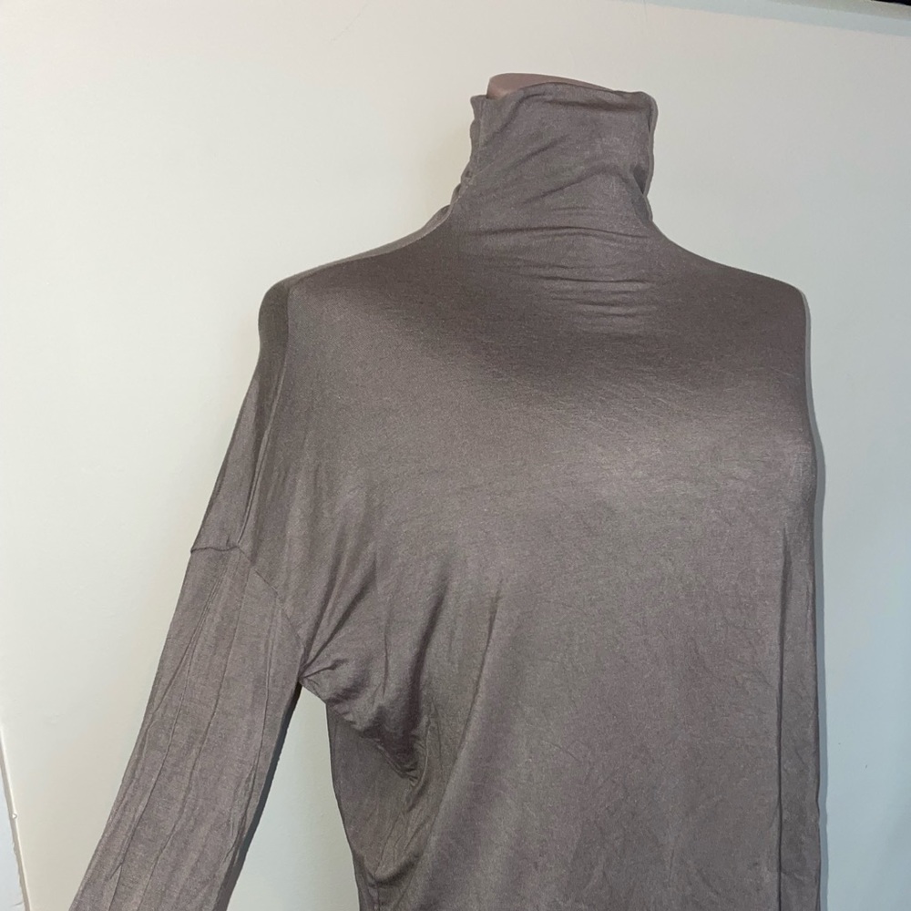 XS Aritzia Babaton Mock Neck Longsleeve